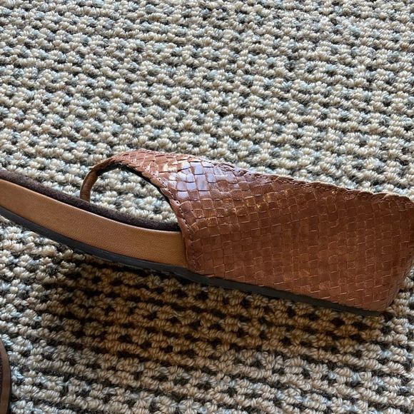 Donald J Pliner Sandals made in the mountains of Italy! - Picture 4 of 7